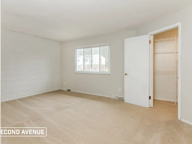 3140 Camberly Dr — Photo 5