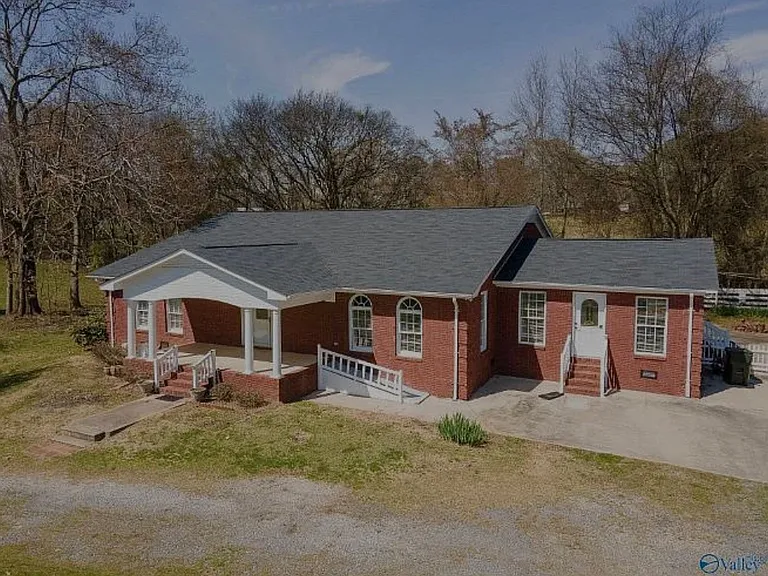 4217 Highway 72 E — Photo 2