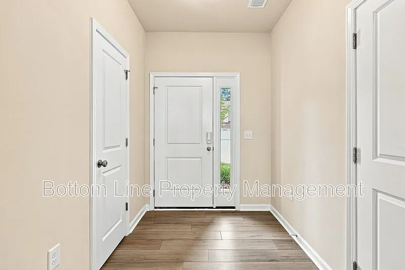 3 bed, 2.5 bath, 1532 sqft, $1,799 — Photo 3