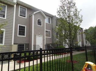 2 Franka Pl APT 9, Spring Valley, NY 10977