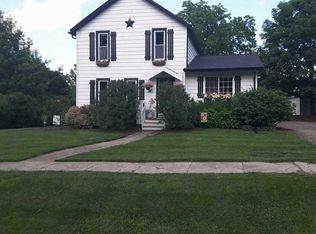 212 S Benton St, Winnebago, IL 61088