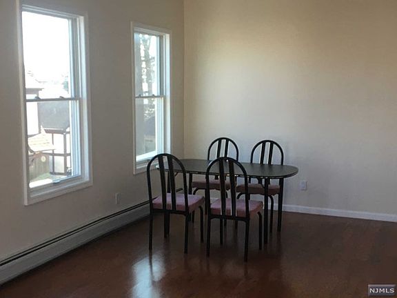 4th image of 40 Oakdene Ave Floor 2