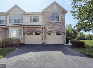 1820 Vista Dr, Mechanicsburg, PA 17055