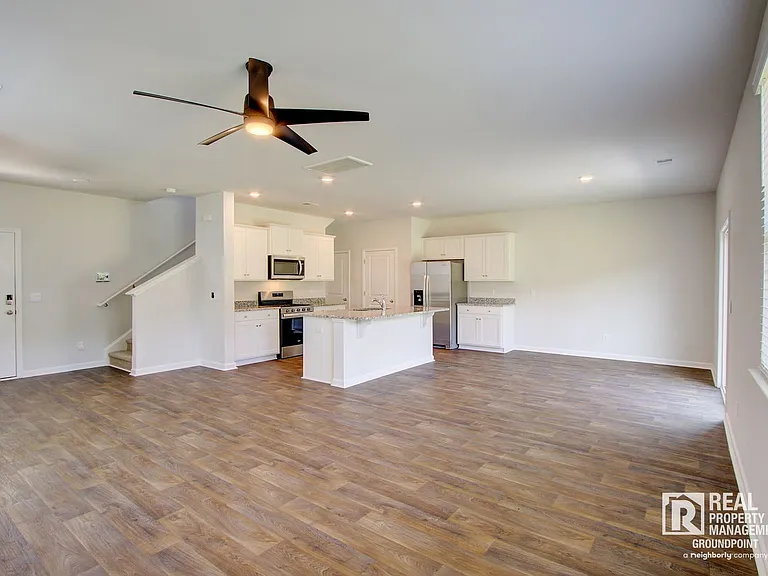 298 Watersglen Dr — Photo 5