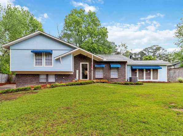 704 Hillcrest Rd, Adamsville, AL 35005