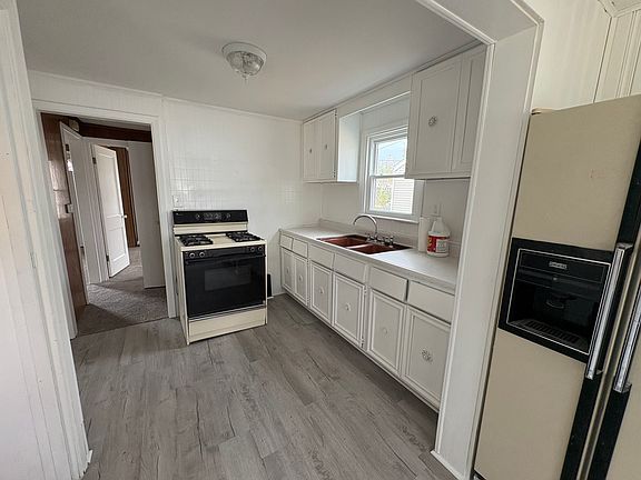 2nd image of 3820 N Ashton Ave
