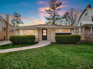 304 S George St, Mount Prospect, IL 60056