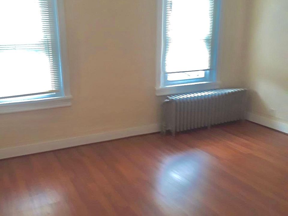 2nd image of 105 E Washington Ln #105