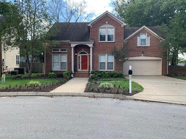 Welcome to 705 Shadowlawn Court in beautiful Fieldstone Farms