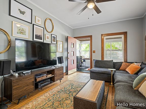 5th image of 105 Graceland St NE