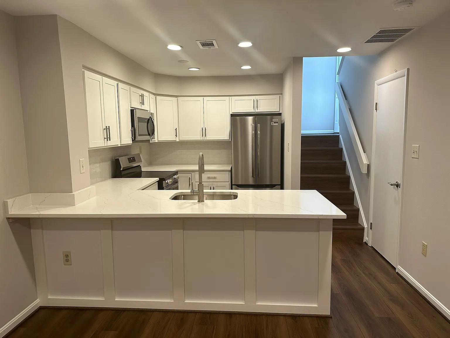 3 bed, 2.5 bath, 1600 sqft, $2,800 — Photo 3