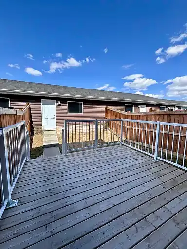 3 bed, 2.5 bath, 1400 sqft, $1,875 — Photo 2
