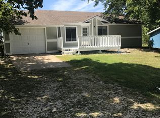 2932 Dodge Dr, Iola, KS 66749