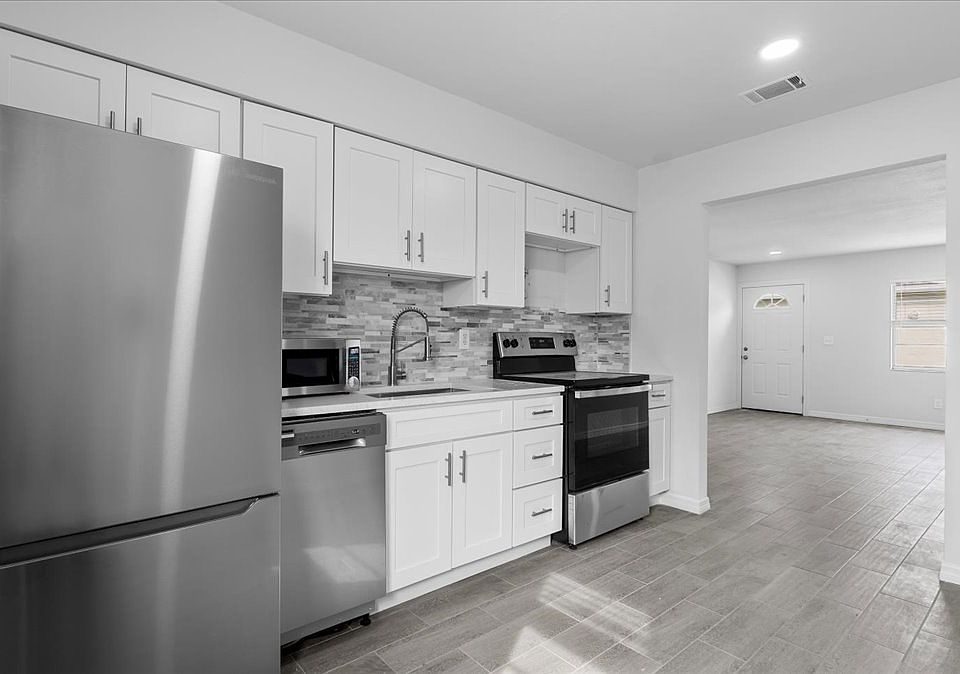 1st image of 6413 S Roberts Ave #B