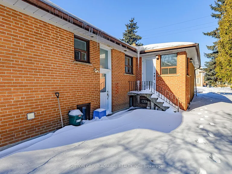 129 Crestwood Rd #UPPER — Photo 31
