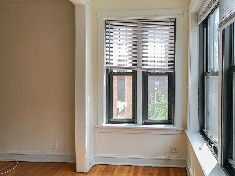 3933 1/2 N Keeler Ave #2E — Photo 8