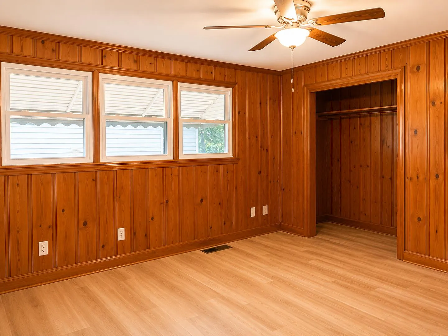 427 Lakeview St — Photo 3