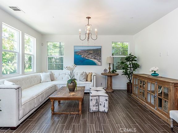 3rd image of 181 Compass