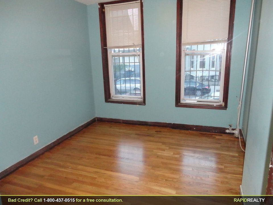 1st image of 8 Roosevelt Pl #0