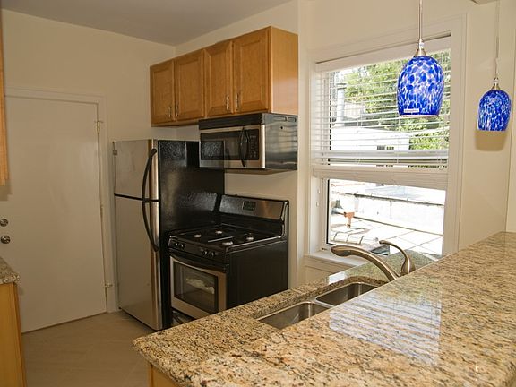 3rd image of 1476 W Berwyn Ave #2
