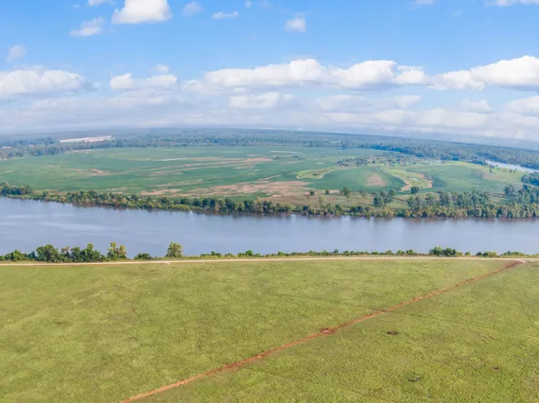 508 County Road 2381, Bagwell, TX 75412