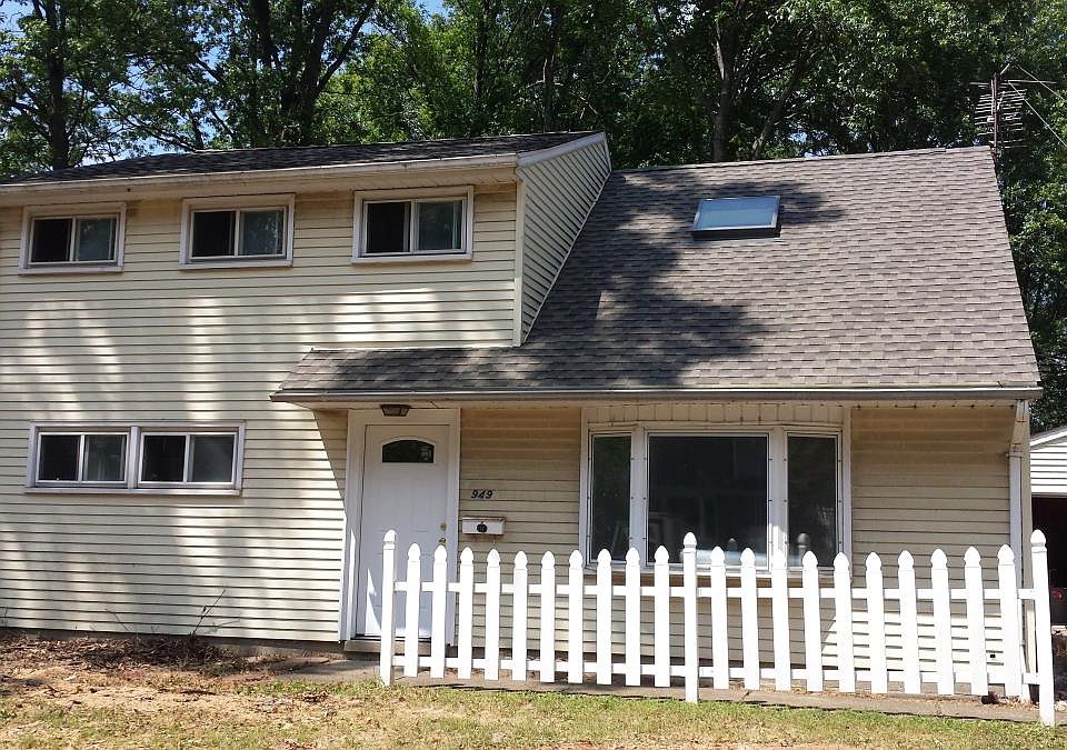 Front before landscaping