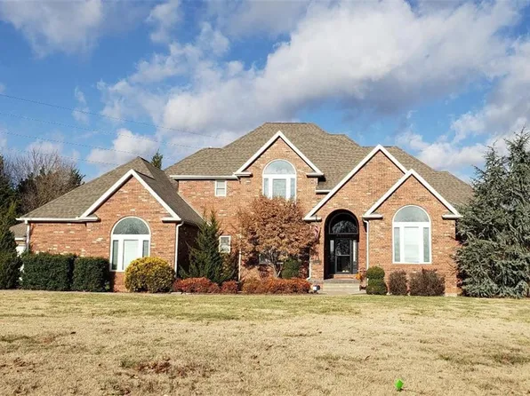 804 Tanglewood Dr, Pittsburg, KS 66762