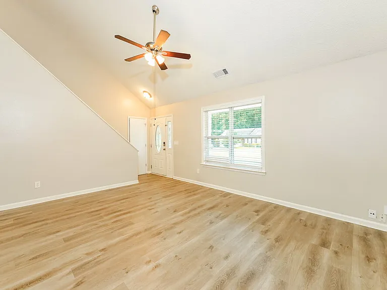 1612 Picadilly Ct NE — Photo 4