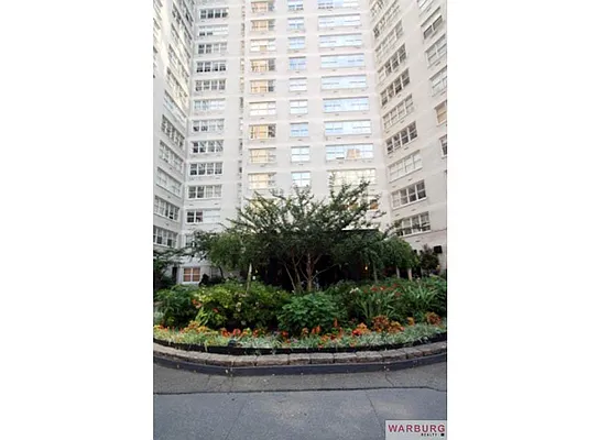Rented by Warburg | media 8