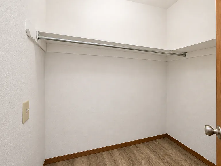 Willow Creek Apartments — Photo 46