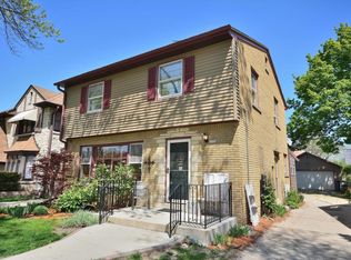 2520 N 72nd St, Wauwatosa, WI 53213