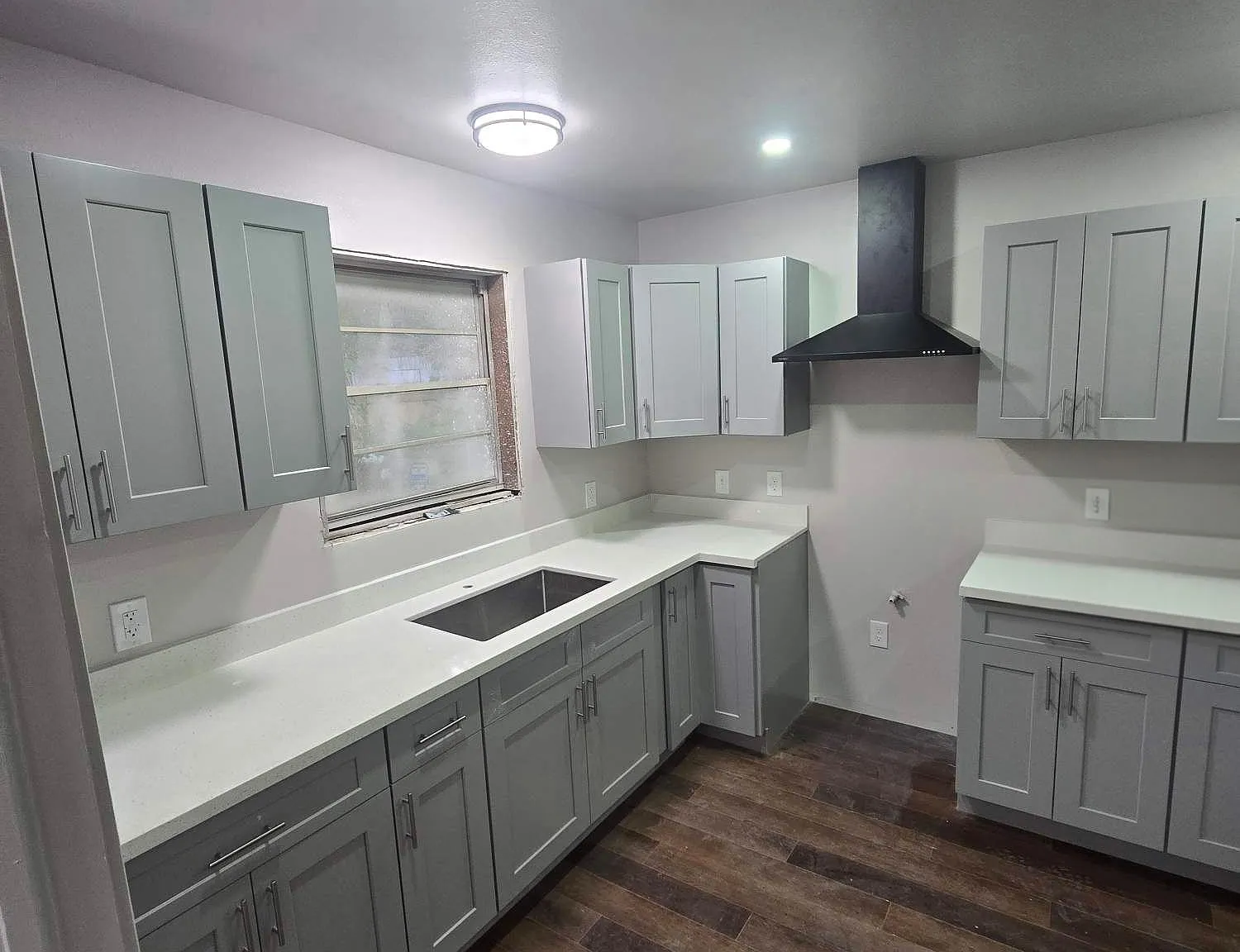 3 bed, 2.0 bath, 1200 sqft, $1,360 — Photo 2