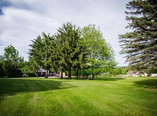56 Washington St, Greenfield township, PA 18407