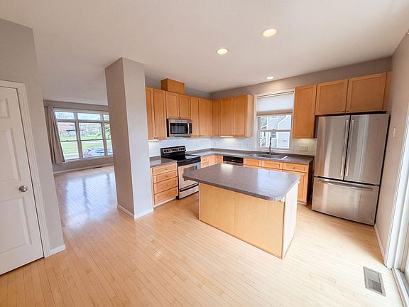 3rd image of 788 Cedar St #5