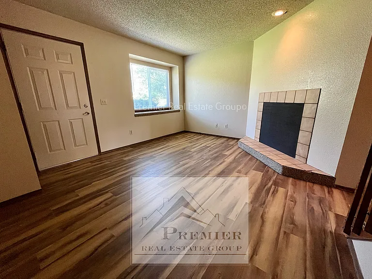 2158 Baltimore Cir — Photo 2