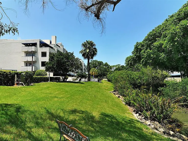 835 S Osprey Ave #201 — Photo 38