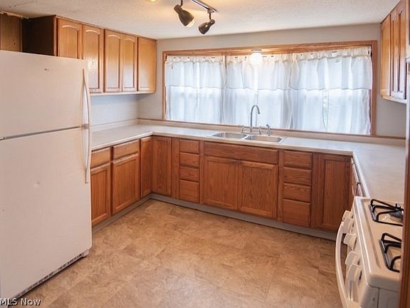 4th image of 29 Wilderness Ct