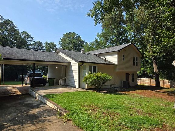 2nd image of 912 Curry Cir SE