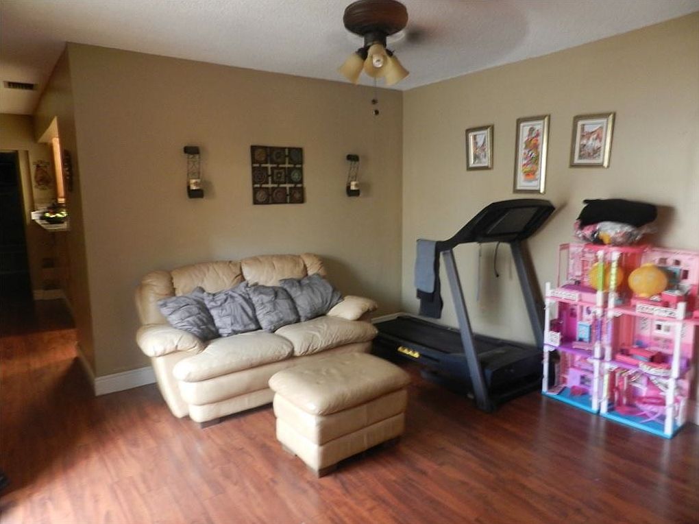 2105 SW 105th Ct, Miami, FL 33165 | Zillow
