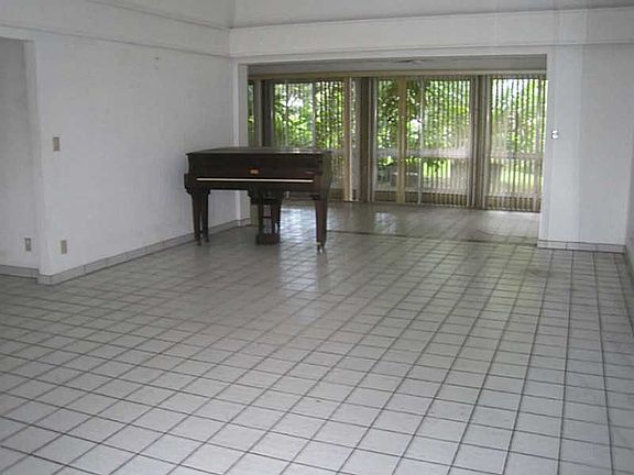2nd image of 5302 Avocado Dr