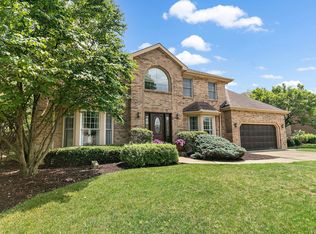 655 Red Maple Ln, Roselle, IL 60172