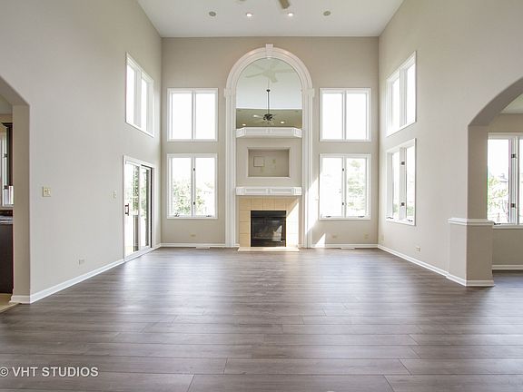 3rd image of 9 N Carrington Ct