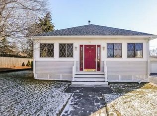 24 Weeks St, Cumberland, RI 02864