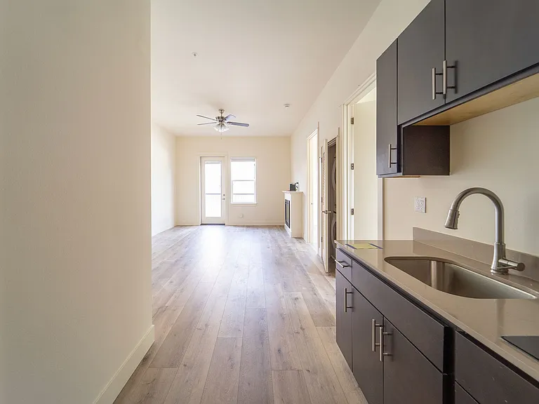 Capitol Hill Apartments — Photo 36