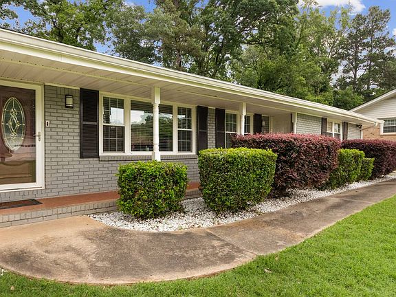 3rd image of 2469 Parkland Dr