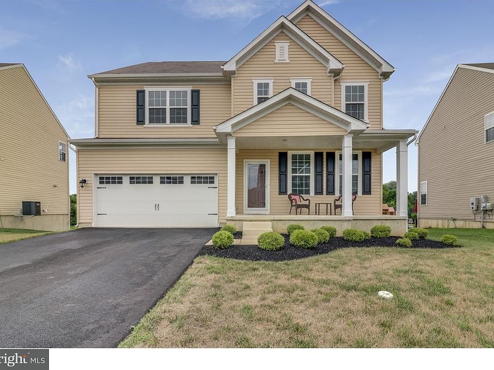 1st image of 202 Parker Dr