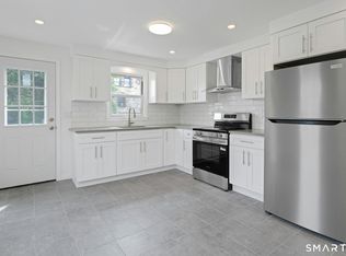 22 Hackett Cir N #2, Stamford, CT 06906