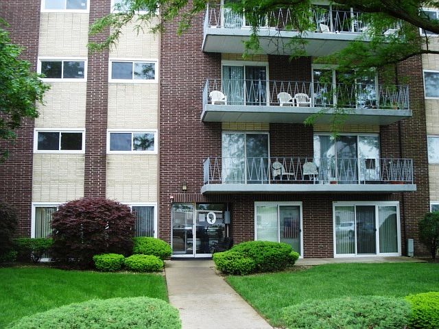1st image of 2900 N Maple Ave #14A