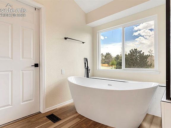 3rd image of 2725 Helmsdale Dr