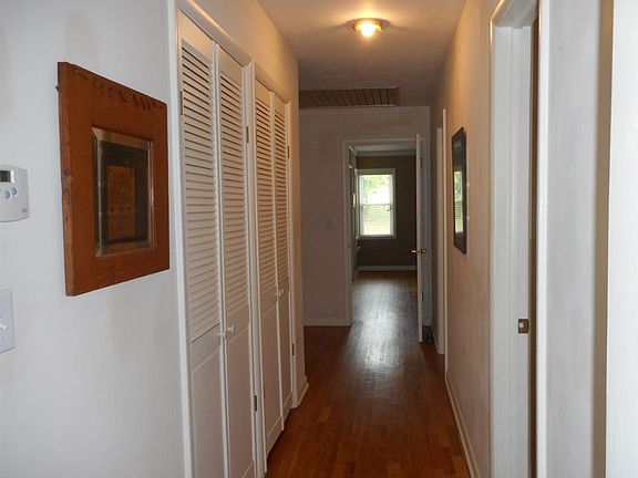 3rd image of 623 W Hillcrest Ave